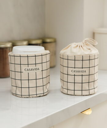 Cache-pot de lait maternisé ouvert et fermé