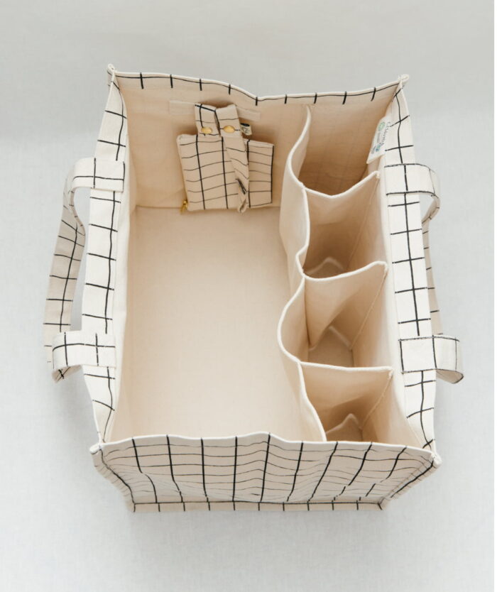 Intérieur de L'Irremplaçable Cabas de Casavida, sac de courses en coton bio avec compartiments à bouteilles et Pochette Attachante