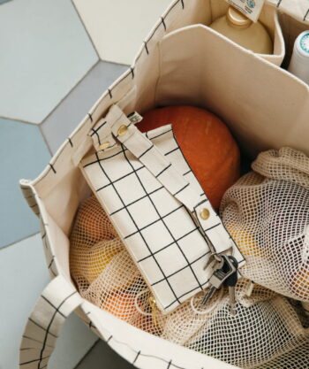 Pochette attachante et Bande attache-tout dans l'Irremplaçable Cabas