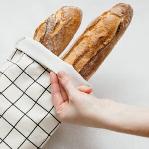 Deux baguettes dans le sac à pain Casavida