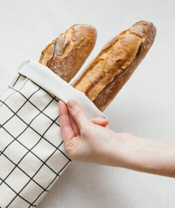Deux baguettes dans le sac à pain Casavida