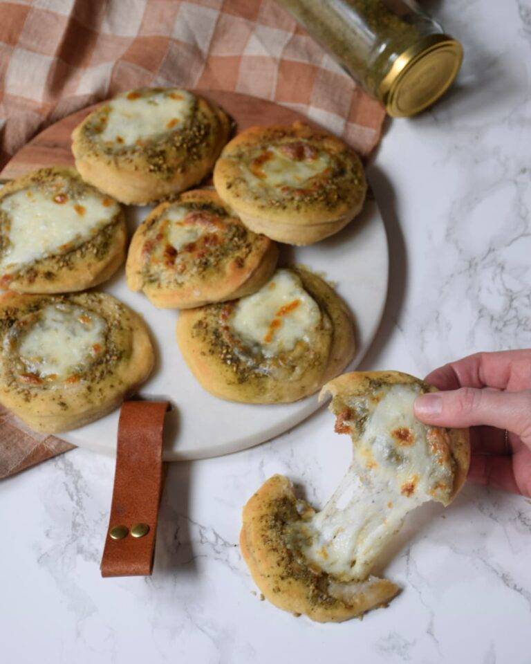 Recette de pizettes, mini pizzas au zaatar et mozzarella