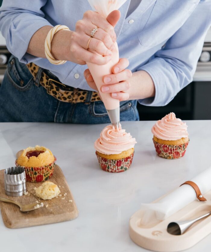 Glaçage de cupcakes à la douille cannelée de L'Élite du Pochage de Casavida