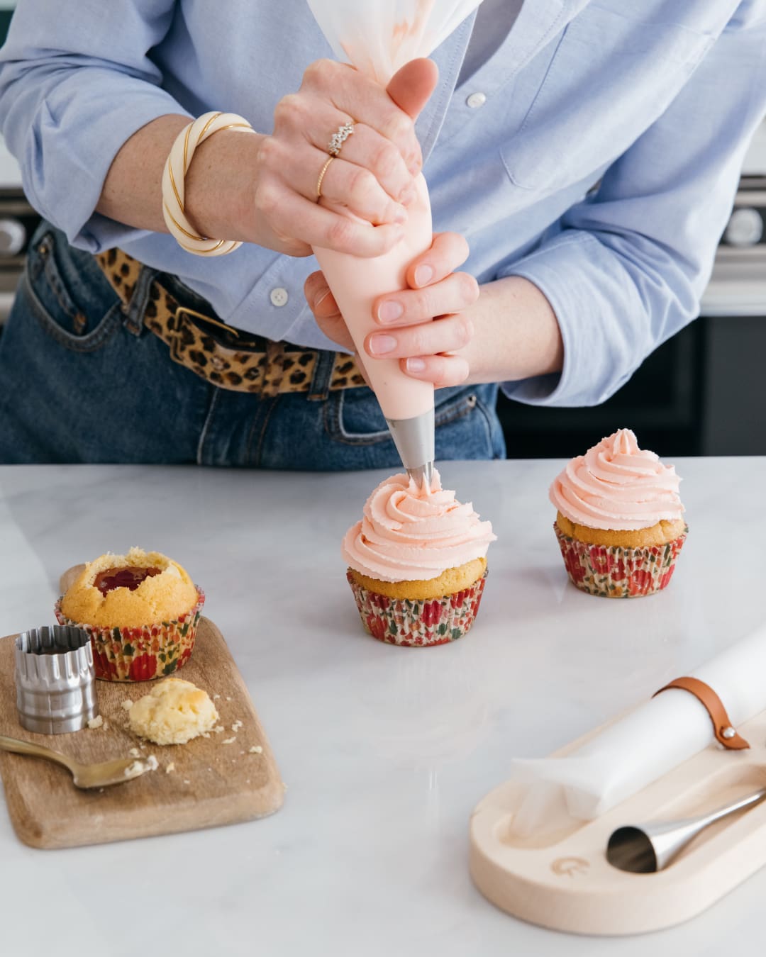 24 Douilles Patisserie et Poches à Douille en Silicone Réutilisable, DIY  Patisserie Accessoire Kit Professionnelle pour Décoration de Cupcake et  Muffins Gâteaux 