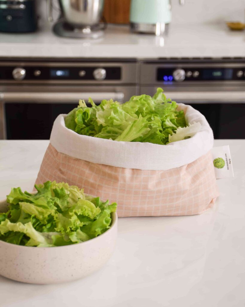 Conserver la salade plus longtemps au réfrigérateur grâce au sac à salades Casavida