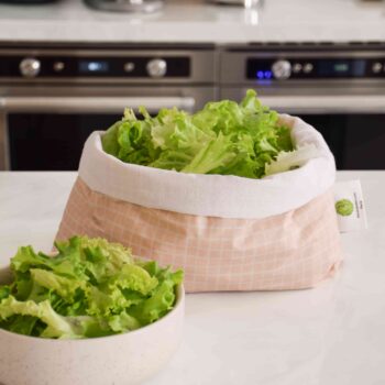 Conserver la salade plus longtemps au réfrigérateur grâce au sac à salades Casavida