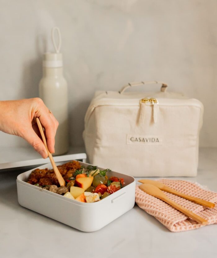 Déjeuner au bureau avec Le Vanity Cool de Casavida et une boîte repas, lunchbox isotherme en jute