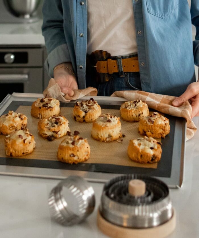 Scones découpés à l'emporte-pièce avec Les Couronnes de Découpe de Casavida