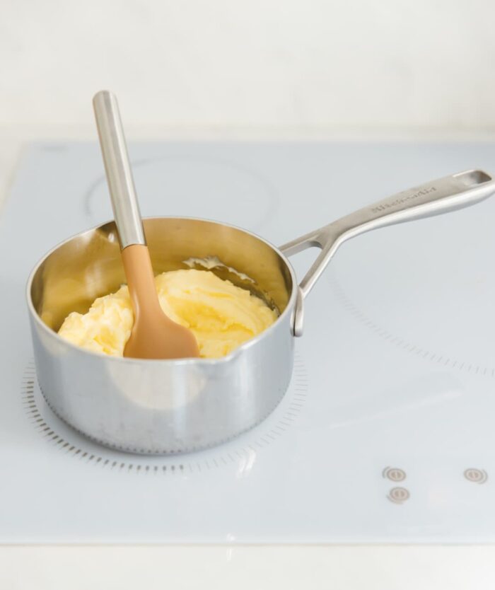 La Maryse Consciencieuse de Casavida dans une casserole de crème pâtissière, maryse résistante jusqu'à 220 °C