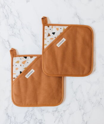 Les Maniques Pomponnées