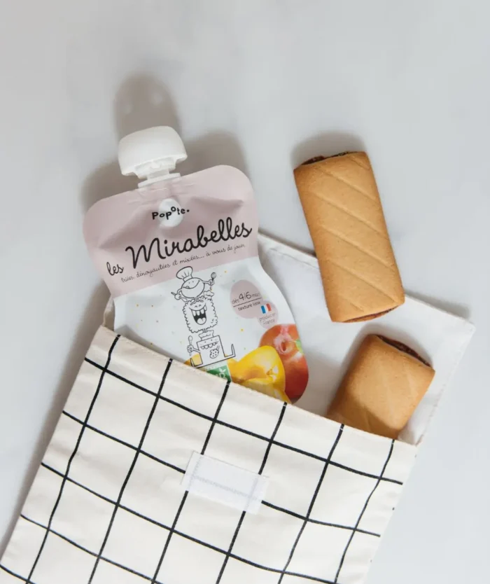 L'Enveloppe à Encas de Casavida avec une compote et des biscuits, pochette à goûter réutilisable pour enfants