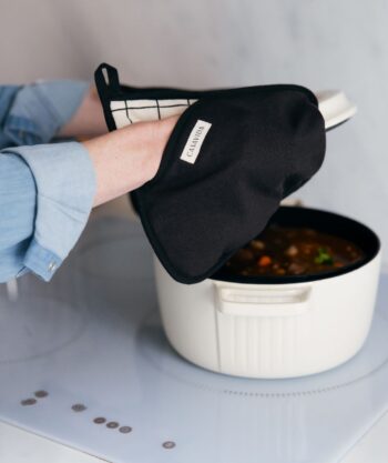 Les Maniques Pomponnées